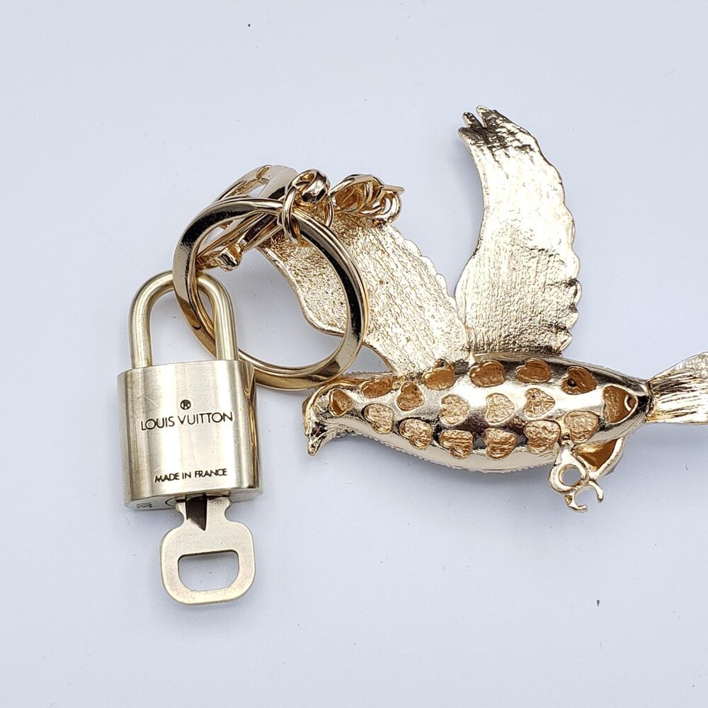 Authentic LV Gold Padlock 🔒Unbranded Dove Keychain Charm for Louis Vuitton Bags - Picture 5 of 13